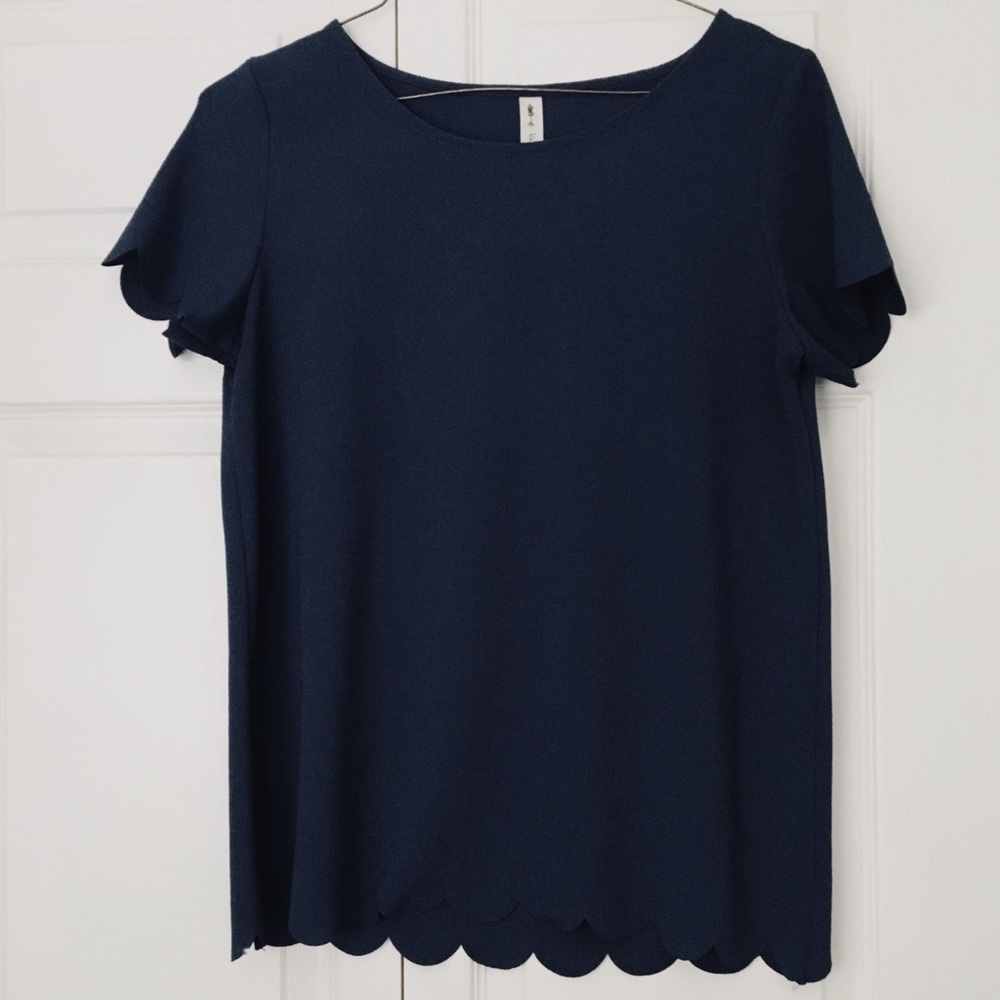 Vanilla bay shirt with scalloped edges